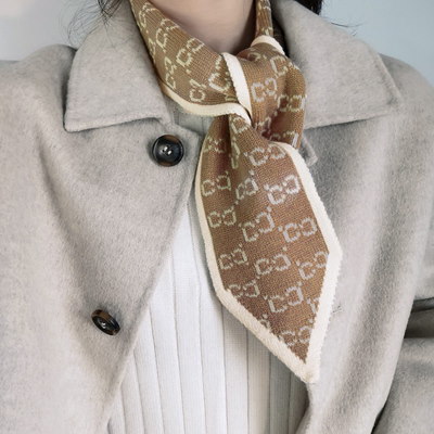 Qoo10 Andstyle韓国ファッション モノグラム風柄 ニットスカーフ 巻き方次第で様々な表情を見せる ニットマフラー