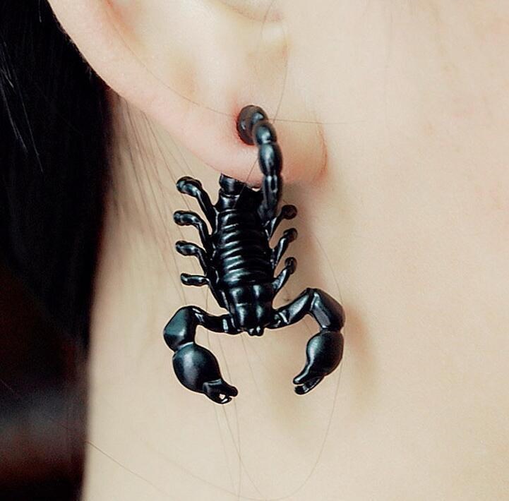 Qoo10] バックキャッチ ピアス サソリ ３D立体