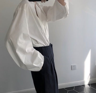 Qoo10 ボリュームが可愛い幅広袖 丸襟 白シャツ レディース服