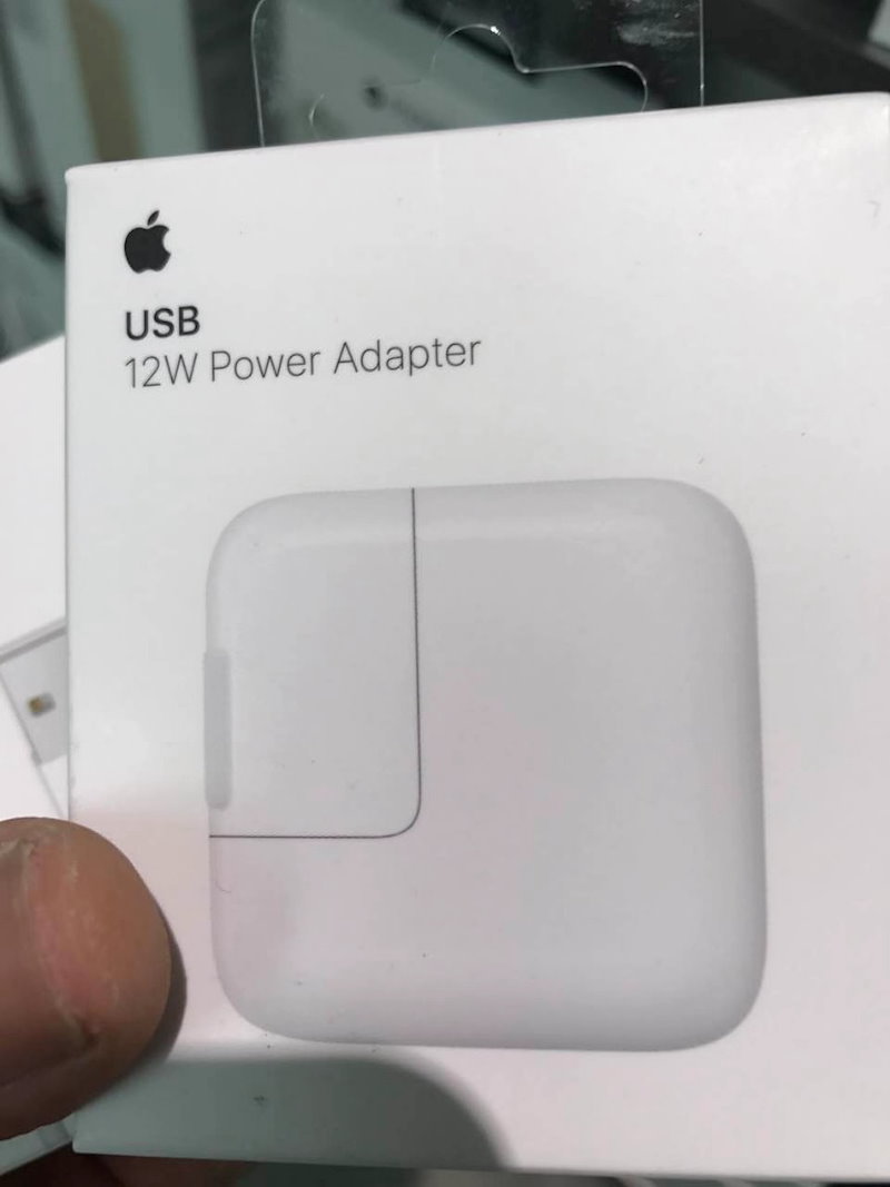 お得】 フォックスコン製 純正 AC - USB充電器 iPad?iPhone対応 1ポート：USB-A Apple 5W USB-A電源アダプタ  Foxconn製シリアルナンバー付き 送料無料 discoversvg.com