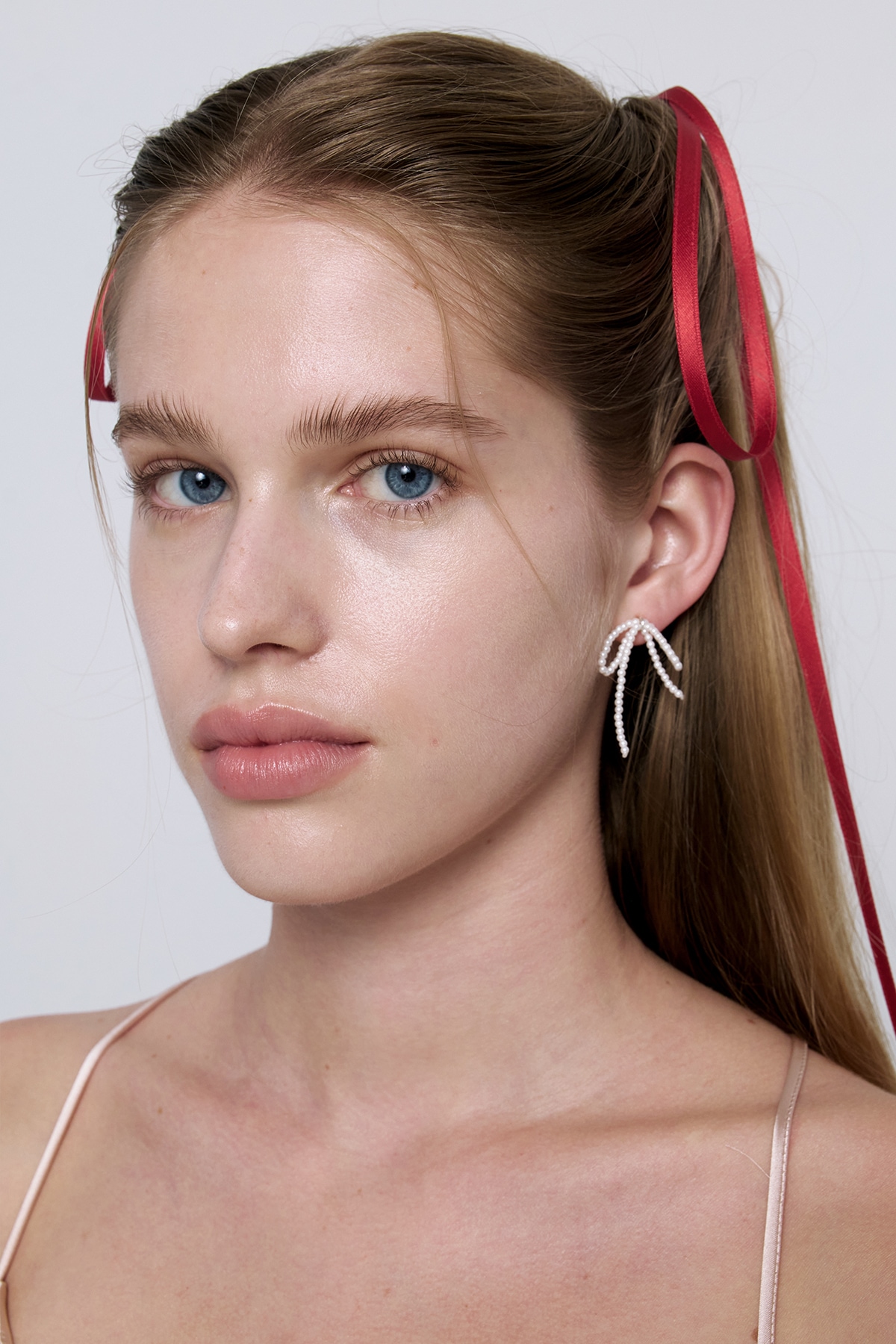 韓国発【MONDAY EDITION】Tiny Pearl Bow Earrings/ピアス 韓国人気【MONDAY EDITION】Tiny Pearl Bow Earrings☆追跡付