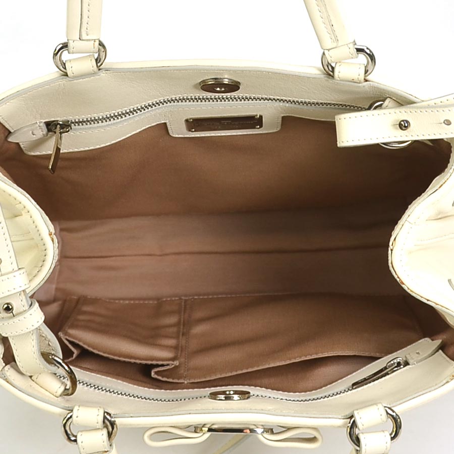 サルヴァトーレフェラガモ Salvatore Ferragamo ハンドバッグ ショルダーバッグ ヴァラリボン レザー アイボリー レディース r10051g サルヴァトーレフェラガモ Salvatore Ferragamo ハンドバッグ ショルダーバッグ ヴァラリボン レザー アイボリー レディース r10051g