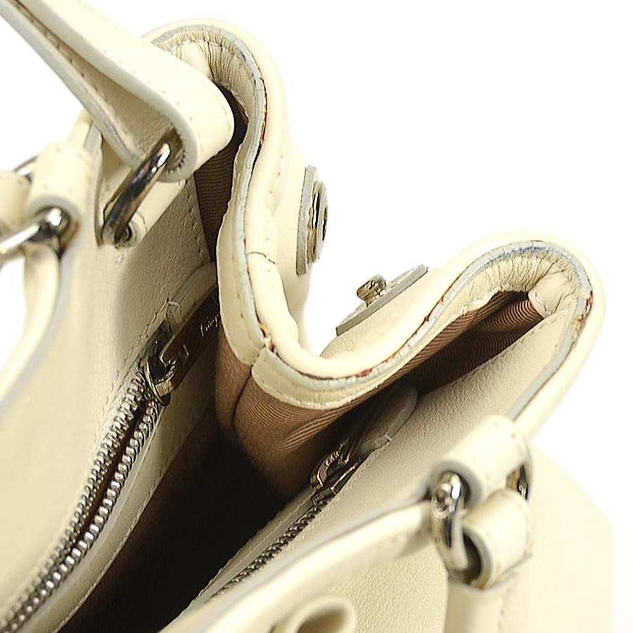 サルヴァトーレフェラガモ Salvatore Ferragamo ハンドバッグ ショルダーバッグ ヴァラリボン レザー アイボリー レディース r10051g サルヴァトーレフェラガモ Salvatore Ferragamo ハンドバッグ ショルダーバッグ ヴァラリボン レザー アイボリー レディース r10051g