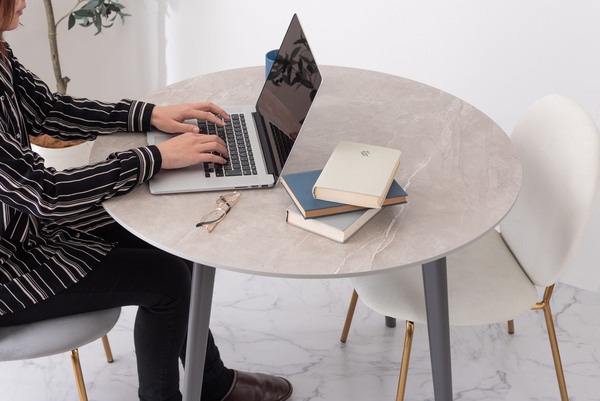 ラウンドテーブル 大理石調 大理石 韓国インテリア シンプル おしゃれ スタイリッシュ 直径90cm 90×90 丸テーブル テーブル ダイニングテーブル つくえ 食卓 韓国 北欧 ストーン かわいい