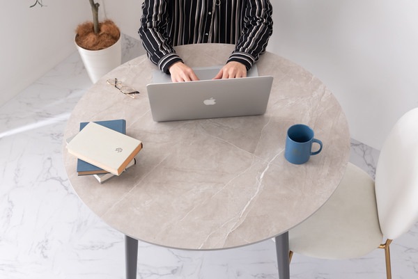 ラウンドテーブル 大理石調 大理石 韓国インテリア シンプル おしゃれ スタイリッシュ 直径90cm 90×90 丸テーブル テーブル ダイニングテーブル つくえ 食卓 韓国 北欧 ストーン かわいい