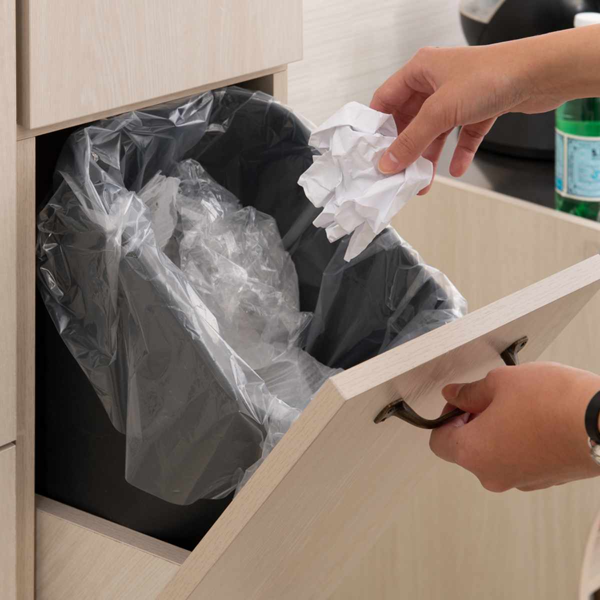 スリムダストボックス 幅25cm 2分別ゴミ箱付 隠す収納 ホワイト木目 Late ラテ スリム 収納 ごみ箱 可動棚 間仕切り ダストボックス ゴミ箱付 分別 ラック 棚 背面化粧 リビング スリムダストボックス 幅25cm 2分別ゴミ箱付 隠す収納 ホワイト木目 Late ラテ スリム 収納 ごみ箱 可動棚 間仕切り ダストボックス ゴミ箱付 分別 ラック 棚 背面化粧 リビング