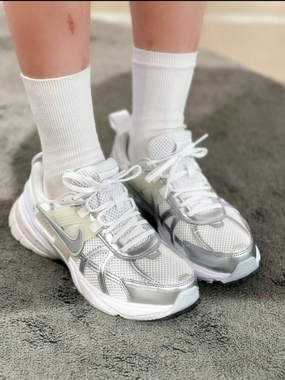 Qoo10] NIKE W V2K RUN FD0736-104