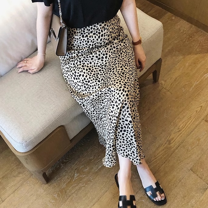 レディース スカート フレアスカート ミモレ セミフレア Aライン ファスナー ハイウエスト 薄手 かわいい 大人可愛い シンプル カジュアル おしゃれ レトロ 主役級 存在感 フォーマル 都会的