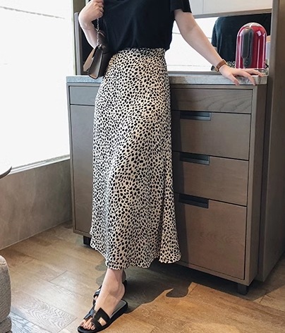 レディース スカート フレアスカート ミモレ セミフレア Aライン ファスナー ハイウエスト 薄手 かわいい 大人可愛い シンプル カジュアル おしゃれ レトロ 主役級 存在感 フォーマル 都会的