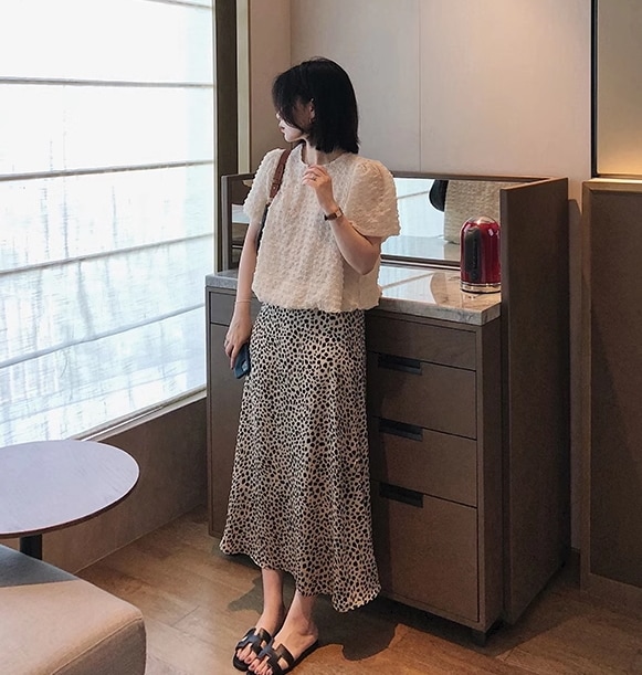 レディース スカート フレアスカート ミモレ セミフレア Aライン ファスナー ハイウエスト 薄手 かわいい 大人可愛い シンプル カジュアル おしゃれ レトロ 主役級 存在感 フォーマル 都会的