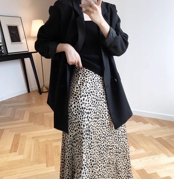 レディース スカート フレアスカート ミモレ セミフレア Aライン ファスナー ハイウエスト 薄手 かわいい 大人可愛い シンプル カジュアル おしゃれ レトロ 主役級 存在感 フォーマル 都会的