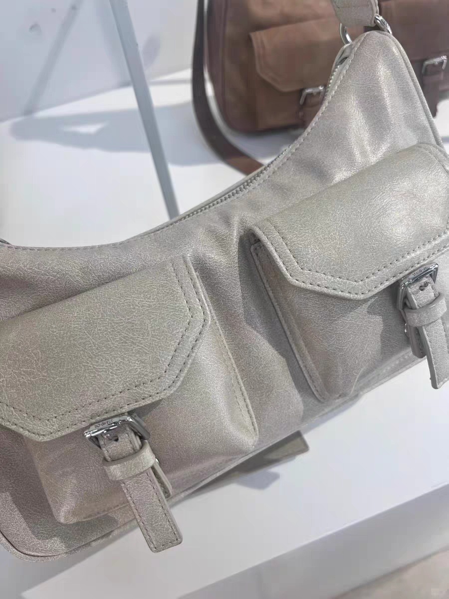 LE SSERAFIM キム・チェウォン 着用 Joey Bag 3色 LE SSERAFIM キム・チェウォン 着用 Joey Bag 3色