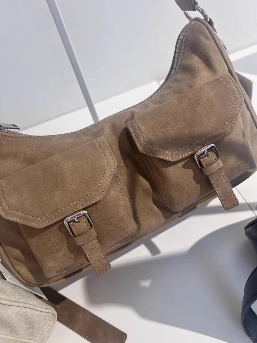 LE SSERAFIM キム・チェウォン 着用 Joey Bag 3色 LE SSERAFIM キム・チェウォン 着用 Joey Bag 3色