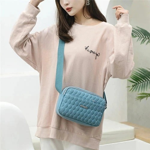 底値価格ミニショルダーバッグ レディース 斜めがけバッグ 軽量 コンパクト ナイロン キルティング 30-60代 収納力抜群 ポケット多機能 通勤 通学 4色展開 底値価格ミニショルダーバッグ レディース 斜めがけバッグ 軽量 コンパクト ナイロン キルティング 30-60代 収納力抜群 ポケット多機能 通勤 通学 4色展開