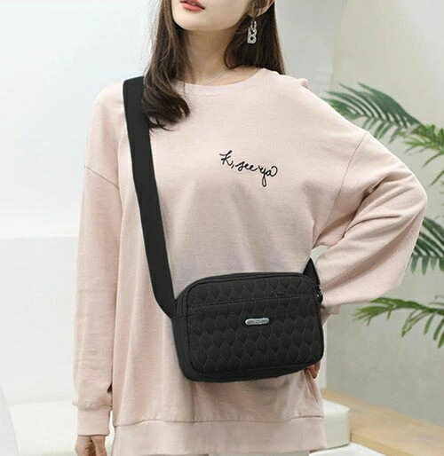 底値価格ミニショルダーバッグ レディース 斜めがけバッグ 軽量 コンパクト ナイロン キルティング 30-60代 収納力抜群 ポケット多機能 通勤 通学 4色展開 底値価格ミニショルダーバッグ レディース 斜めがけバッグ 軽量 コンパクト ナイロン キルティング 30-60代 収納力抜群 ポケット多機能 通勤 通学 4色展開
