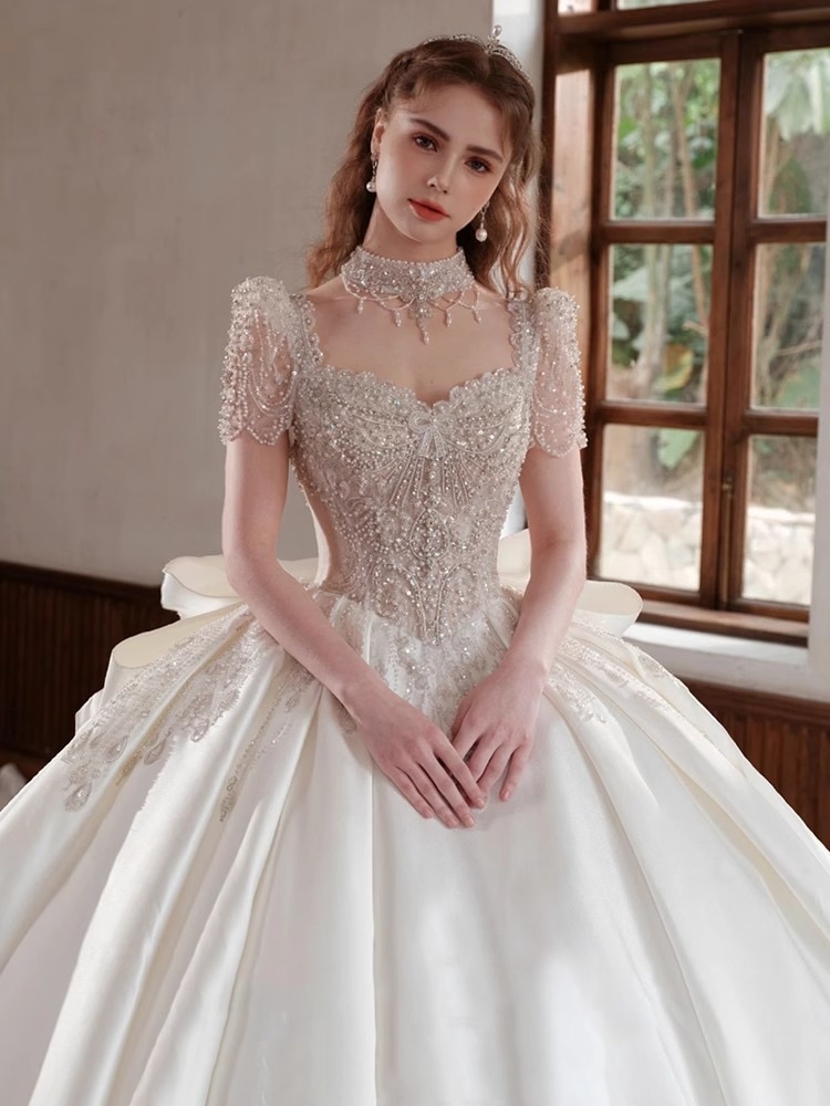 ウェディングドレス 袖あり スパンコール キラキラ キレイめ プリンセスドレス トレーンドレス 結婚式 ホワイトドレス 花嫁ドレス 白 編み上げ