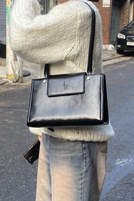 Bolted Square Shoulder Bag 2色 新商品 韓国人気 女性バッグ 学生バッグ デイリーバッグ 新学期 大学生 韓国人気 学生バッグ Bolted Square Shoulder Bag 2色 新商品 韓国人気 女性バッグ 学生バッグ デイリーバッグ 新学期 大学生 韓国人気 学生バッグ