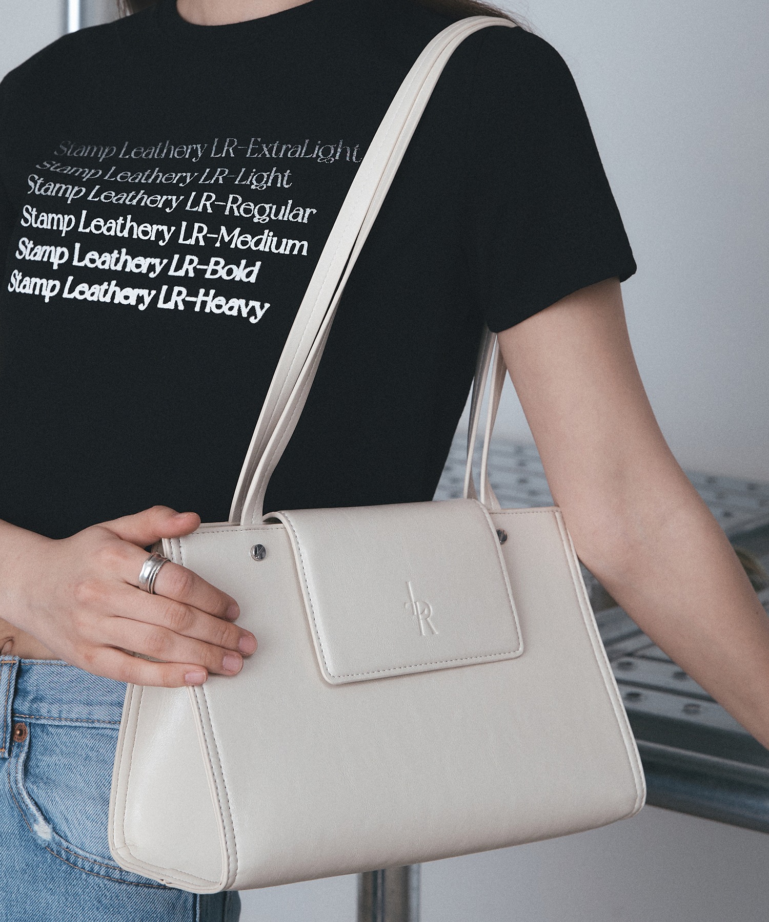 Bolted Square Shoulder Bag 2色 新商品 韓国人気 女性バッグ 学生バッグ デイリーバッグ 新学期 大学生 韓国人気 学生バッグ Bolted Square Shoulder Bag 2色 新商品 韓国人気 女性バッグ 学生バッグ デイリーバッグ 新学期 大学生 韓国人気 学生バッグ