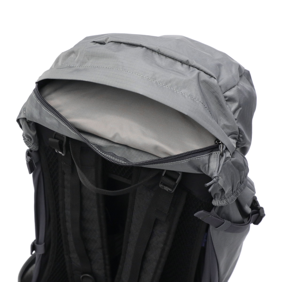 リュック メンズ レディース 大容量 リュックサック バックパック デイパック 登山 アウトドア トレッキング キャンプ 旅行 30L B4 中型 auster 30 501170