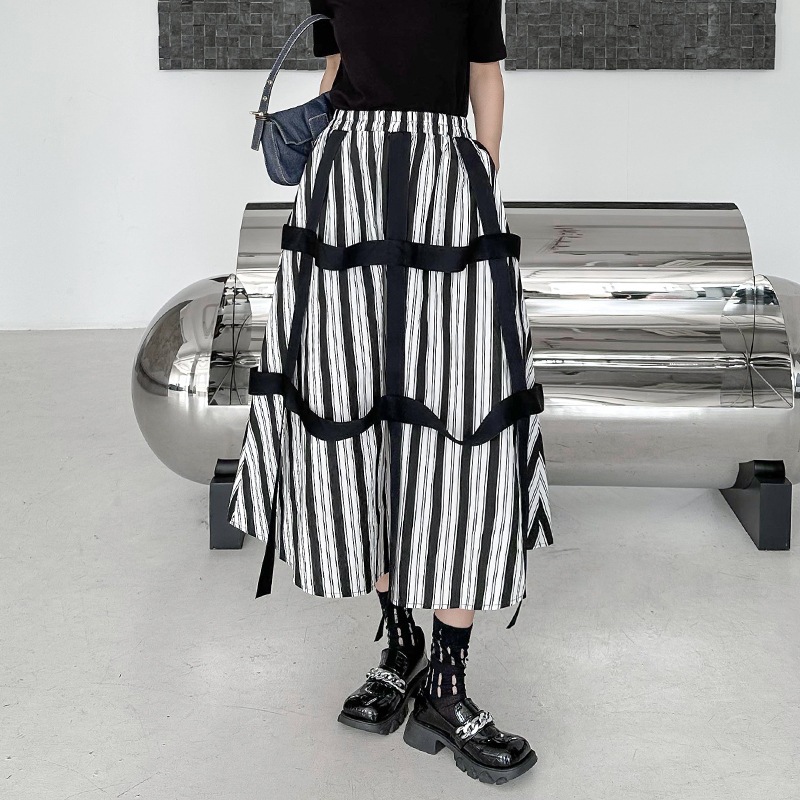 暗い風黒白ストライプ半身浴スカート2024夏新作ゴムハイウエストゆったりAラインスカート
