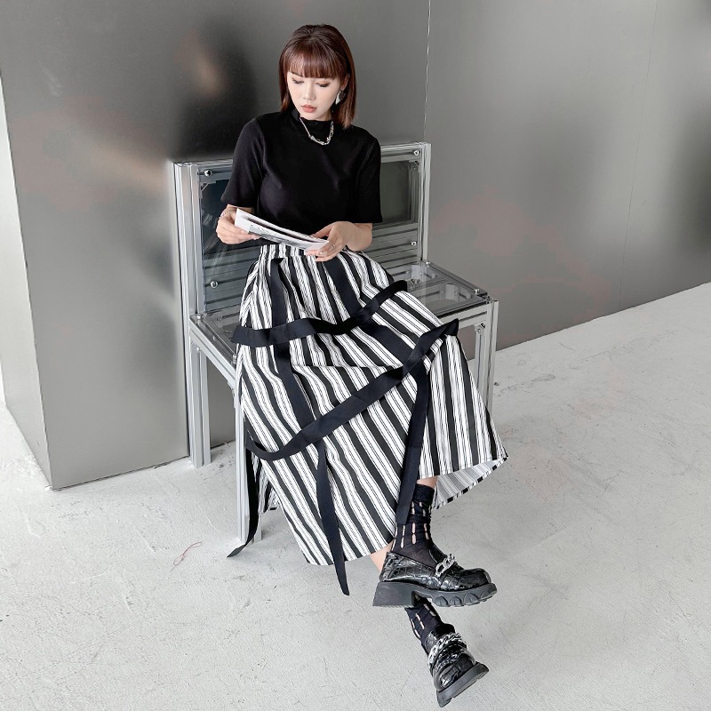 暗い風黒白ストライプ半身浴スカート2024夏新作ゴムハイウエストゆったりAラインスカート