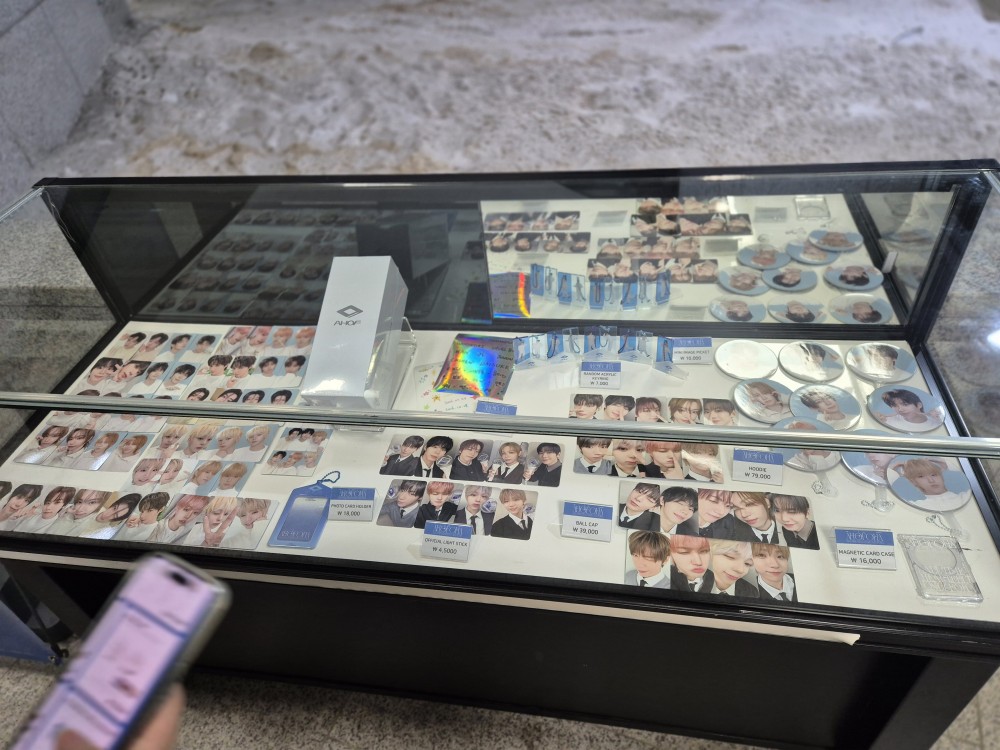 Qoo10] [現地購入/現場写真] AHOF 1st