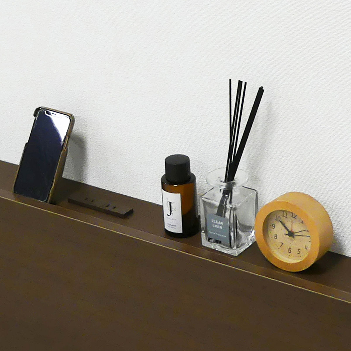 フロアベッド シングル ロータイプ 2口コンセント 日本製 ベッド ベッドフレーム 宮棚付 寝具 コンセント付 ローベッド 背面化粧 ブラウン シンプル フロアベッド シングル ロータイプ 2口コンセント 日本製 ベッド ベッドフレーム 宮棚付 寝具 コンセント付 ローベッド 背面化粧 ブラウン シンプル