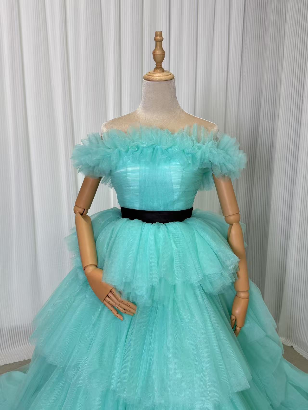 カラードレス 薄青 取り外しオフショルダー 柔らかく重ねたチュールスカート サッシュベルト 可愛い 前撮り