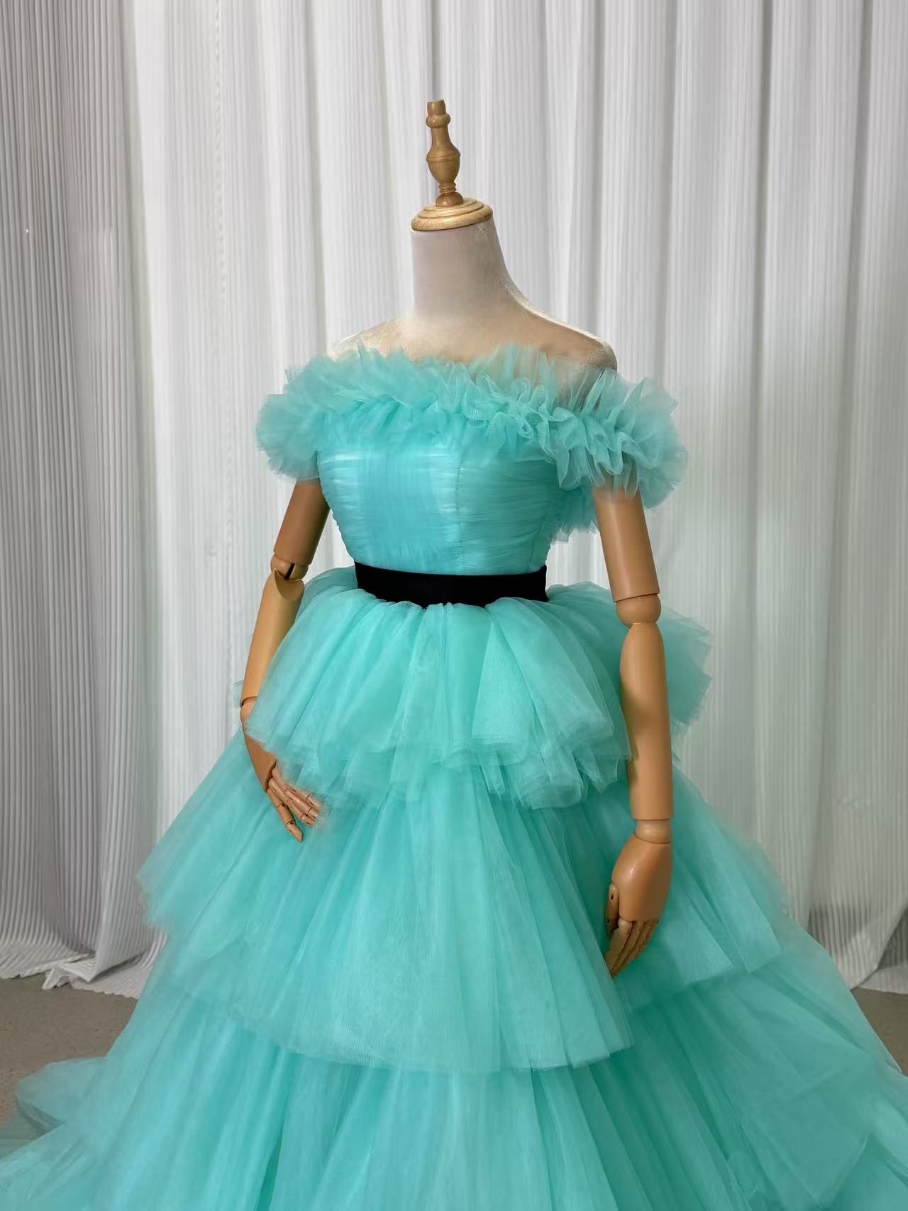 カラードレス 薄青 取り外しオフショルダー 柔らかく重ねたチュールスカート サッシュベルト 可愛い 前撮り