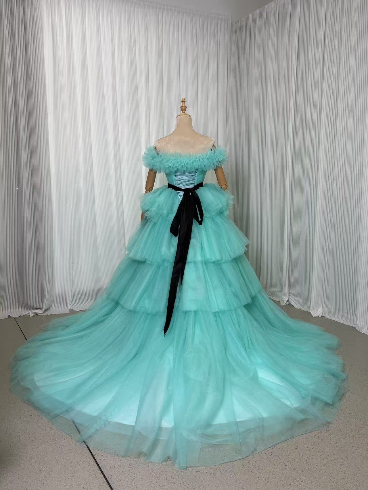 カラードレス 薄青 取り外しオフショルダー 柔らかく重ねたチュールスカート サッシュベルト 可愛い 前撮り