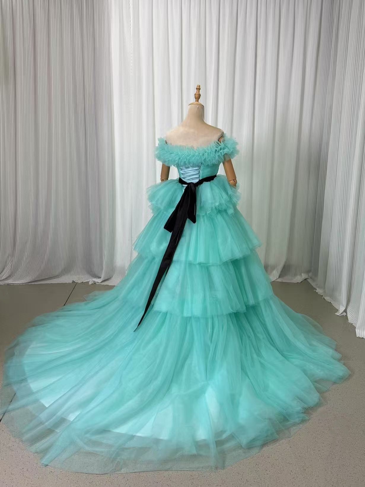 カラードレス 薄青 取り外しオフショルダー 柔らかく重ねたチュールスカート サッシュベルト 可愛い 前撮り