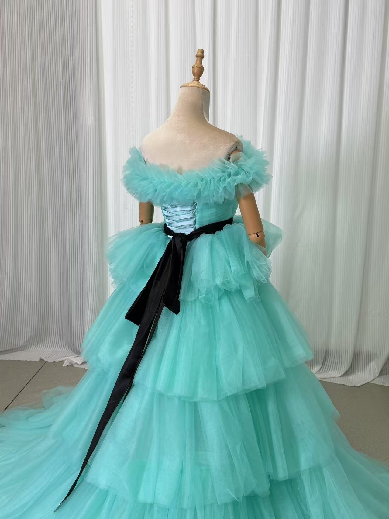 カラードレス 薄青 取り外しオフショルダー 柔らかく重ねたチュールスカート サッシュベルト 可愛い 前撮り