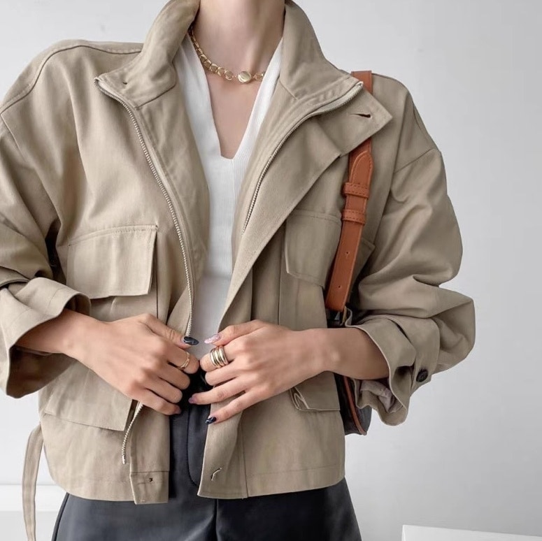 ショートジャケット プルオーバー ショート丈 ドロスト ショートトレンチ バックコンシャス 黒 ブラック 白 ホワイト ベージュ 韓国 オルチャン レディース スタンドカラー ギャザー ショートジャケット プルオーバー ショート丈 ドロスト ショートトレンチ バックコンシャス 黒 ブラック 白 ホワイト ベージュ 韓国 オルチャン レディース スタンドカラー ギャザー