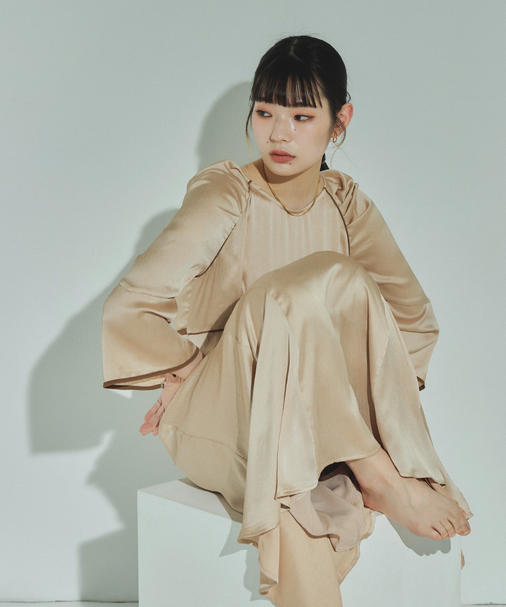結婚式 ワンピース パーティードレス スリットスリーブ パイピング サテン パワーショルダー ロング丈 袖あり 長袖 シンプル 無地 ロングドレス オケージョン 1.5次会 春夏 秋冬 二次会
