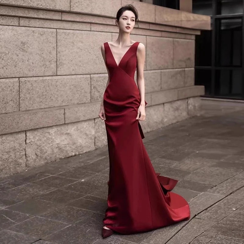 【急速出荷!】パーティードレス 誕生日 演奏会 花嫁 司会 サテンブラックイブニングドレス2025新しいVネック控えめな雰囲気の気質スリムバンケットドレスフランス