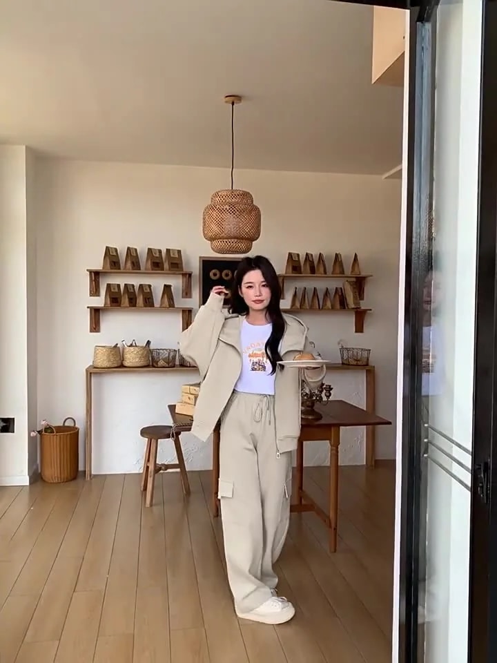 【急速出荷!】韓国 セットアップ カジュアル スポーツウェア 女性 春と秋 小 作業着風 スウェットシャツ ズボン 2セット ワンセット 【急速出荷!】韓国 セットアップ カジュアル スポーツウェア 女性 春と秋 小 作業着風 スウェットシャツ ズボン 2セット ワンセット