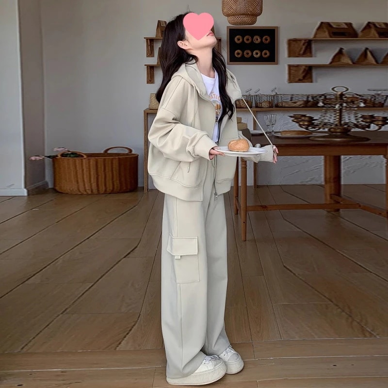 【急速出荷!】韓国 セットアップ カジュアル スポーツウェア 女性 春と秋 小 作業着風 スウェットシャツ ズボン 2セット ワンセット 【急速出荷!】韓国 セットアップ カジュアル スポーツウェア 女性 春と秋 小 作業着風 スウェットシャツ ズボン 2セット ワンセット