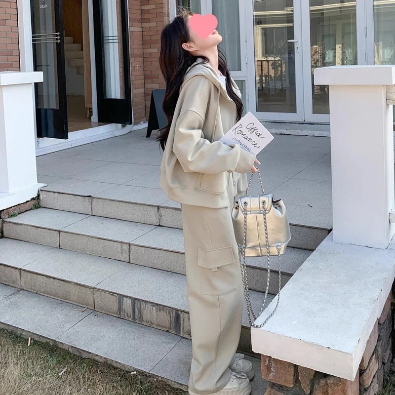 【急速出荷!】韓国 セットアップ カジュアル スポーツウェア 女性 春と秋 小 作業着風 スウェットシャツ ズボン 2セット ワンセット 【急速出荷!】韓国 セットアップ カジュアル スポーツウェア 女性 春と秋 小 作業着風 スウェットシャツ ズボン 2セット ワンセット