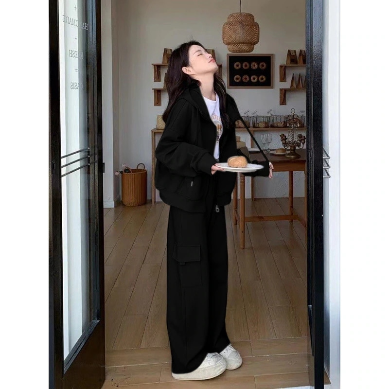 【急速出荷!】韓国 セットアップ カジュアル スポーツウェア 女性 春と秋 小 作業着風 スウェットシャツ ズボン 2セット ワンセット 【急速出荷!】韓国 セットアップ カジュアル スポーツウェア 女性 春と秋 小 作業着風 スウェットシャツ ズボン 2セット ワンセット