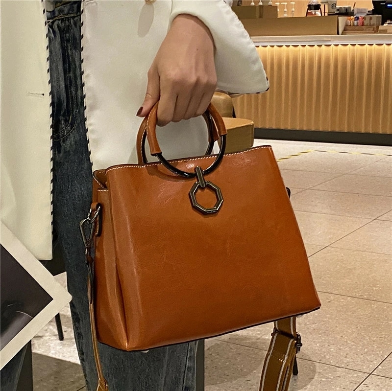 ハンドバッグ レディース トートバッグ シンプル かわいい おしゃれ 牛革 手提げバッグ ショルダー インナーバッグ付き かばん 女性 秋バッグ 軽量 大容量 マグネットボタン 無地 仕事鞄