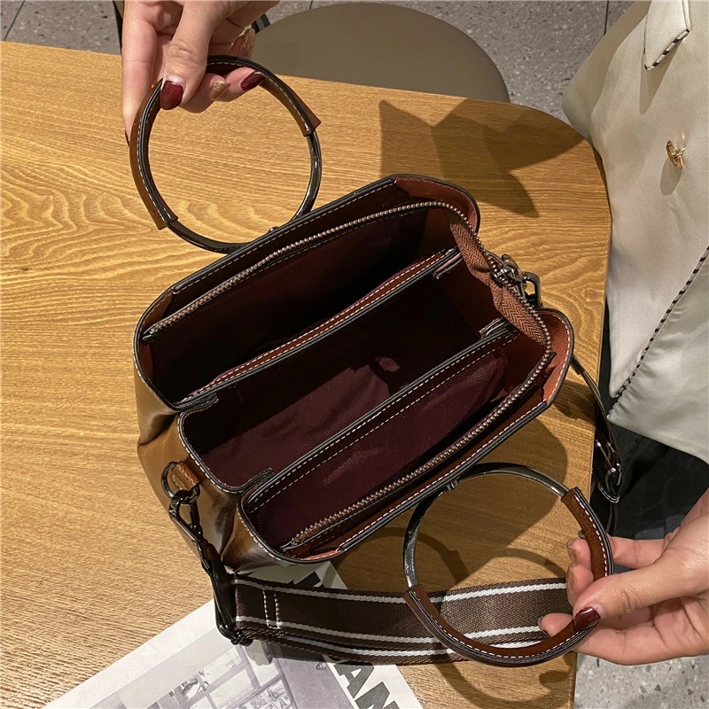 ハンドバッグ レディース トートバッグ シンプル かわいい おしゃれ 牛革 手提げバッグ ショルダー インナーバッグ付き かばん 女性 秋バッグ 軽量 大容量 マグネットボタン 無地 仕事鞄