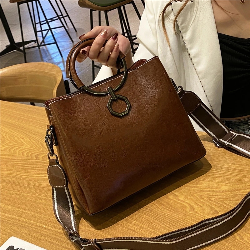 ハンドバッグ レディース トートバッグ シンプル かわいい おしゃれ 牛革 手提げバッグ ショルダー インナーバッグ付き かばん 女性 秋バッグ 軽量 大容量 マグネットボタン 無地 仕事鞄