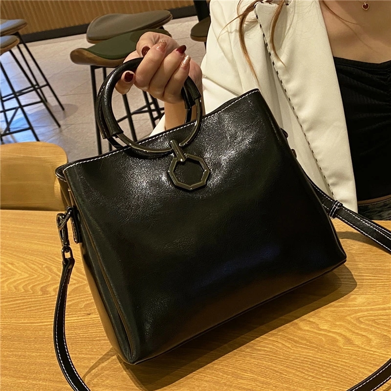 ハンドバッグ レディース トートバッグ シンプル かわいい おしゃれ 牛革 手提げバッグ ショルダー インナーバッグ付き かばん 女性 秋バッグ 軽量 大容量 マグネットボタン 無地 仕事鞄