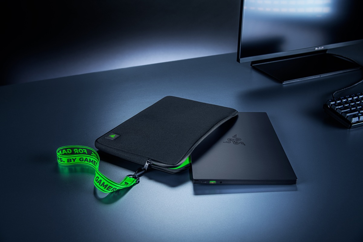 Razer 【国内正規品】13.3インチ対応 スリーブケース Neoprene Sleeve V2 RC2101440100R3M1