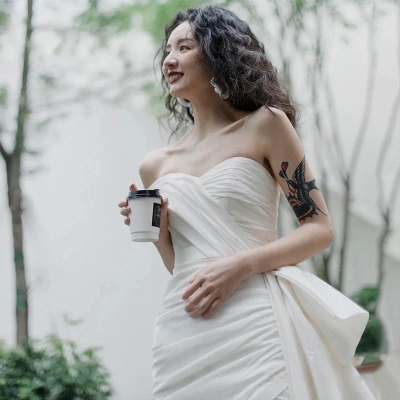 今年人気爆発中結婚式 ドレス ドレス ワンピース セクシー ウエディングドレス チューブトップブラ 花嫁 披露宴 二次会 謝恩会 発表会 演奏会 女子会