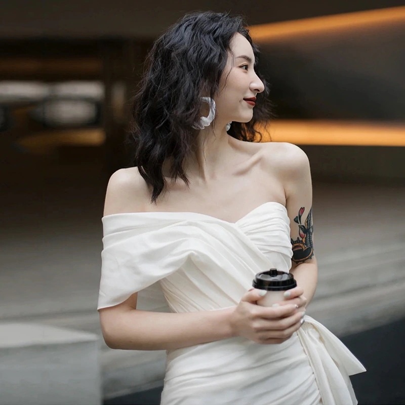 今年人気爆発中結婚式 ドレス ドレス ワンピース セクシー ウエディングドレス チューブトップブラ 花嫁 披露宴 二次会 謝恩会 発表会 演奏会 女子会