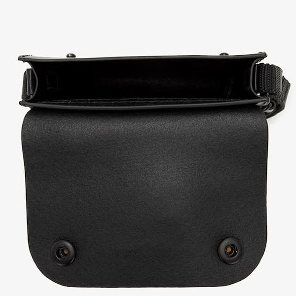 フレッドペリー　ショルダーバッグ　ブラック Qoo10] Fred Perry フレッドペリー ショルダーバッグ メンズ