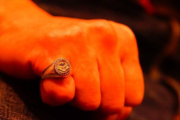 シルバーアクセサリー フリーメイソン プロビデンスの目 秘密結社 握手 ゴールド 指輪 リング シルバーアクセサリー フリーメイソン プロビデンスの目 秘密結社 握手 ゴールド 指輪 リング