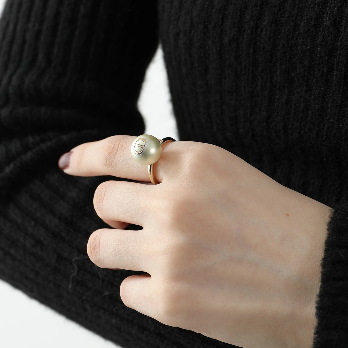 Dior ディオール リング Amulets アミュレット R2200WOMRS レディース パール 指輪 アクセサリー CDロゴ 301/Gold-White Dior ディオール リング Amulets アミュレット R2200WOMRS レディース パール 指輪 アクセサリー CDロゴ 301/Gold-White