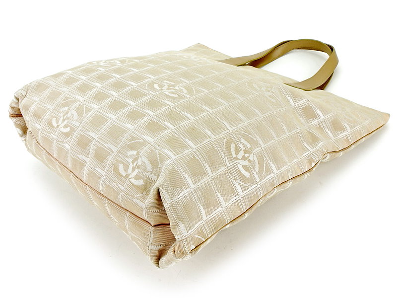 シャネル CHANEL トートバッグ トート ハンドバッグ レディース メンズ 可 オールドシャネル ニュートラベルライン ベージュ×シルバー ナイロンジャガード×レザー 人気 良品 【中古】 T40 シャネル CHANEL トートバッグ トート ハンドバッグ レディース メンズ 可 オールドシャネル ニュートラベルライン ベージュ×シルバー ナイロンジャガード×レザー 人気 良品 【中古】 T40